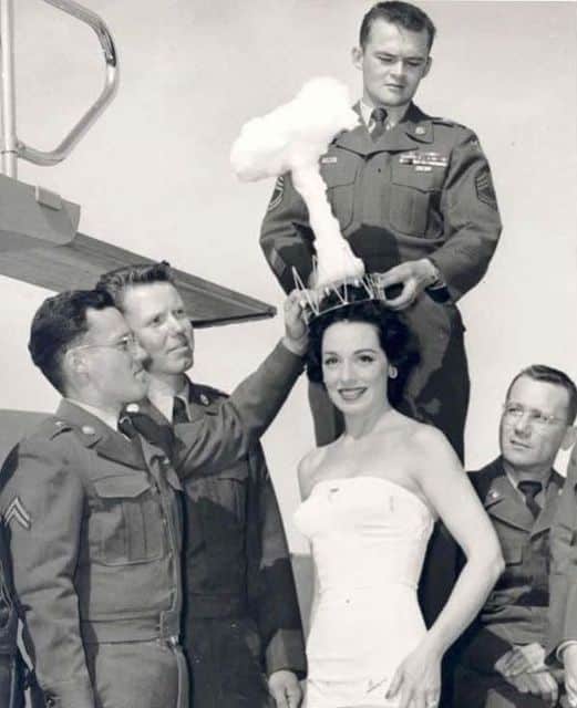 Ganadora del concurso de Miss Bomba Atómica. 1950