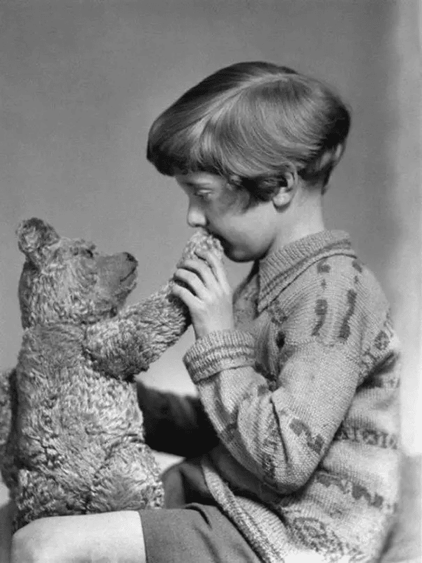 El verdadero Winnie the Pooh y Christopher Robin. (1927)
