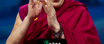 El Dalai Lama posee el viñedo más pequeño del mundo, situado en Suiza. Consta de sólo tres cepas y tiene una superficie de 1,67 metros cuadrados.