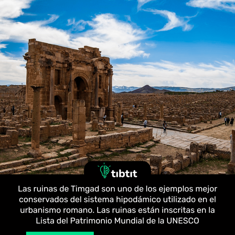 Las ruinas de Timgad son uno de los ejemplos mejor conservados del sistema hipodámico utilizado en el urbanismo romano. Las ruinas están inscritas en la Lista del Patrimonio Mundial de la UNESCO