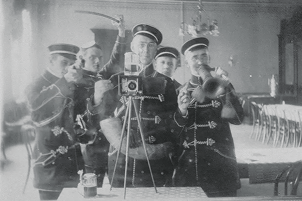 Un selfie en el espejo de la fraternidad alemana. (1912)