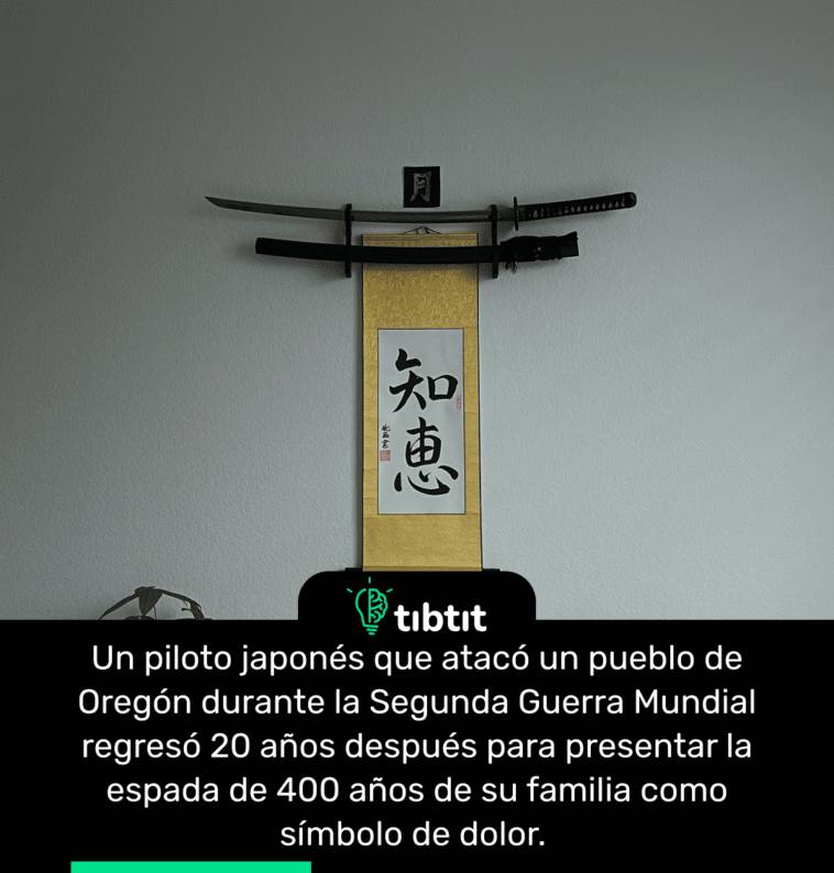 Un piloto japonés que atacó un pueblo de Oregón durante la Segunda Guerra Mundial regresó 20 años después para presentar la espada de 400 años de su familia como símbolo de dolor.