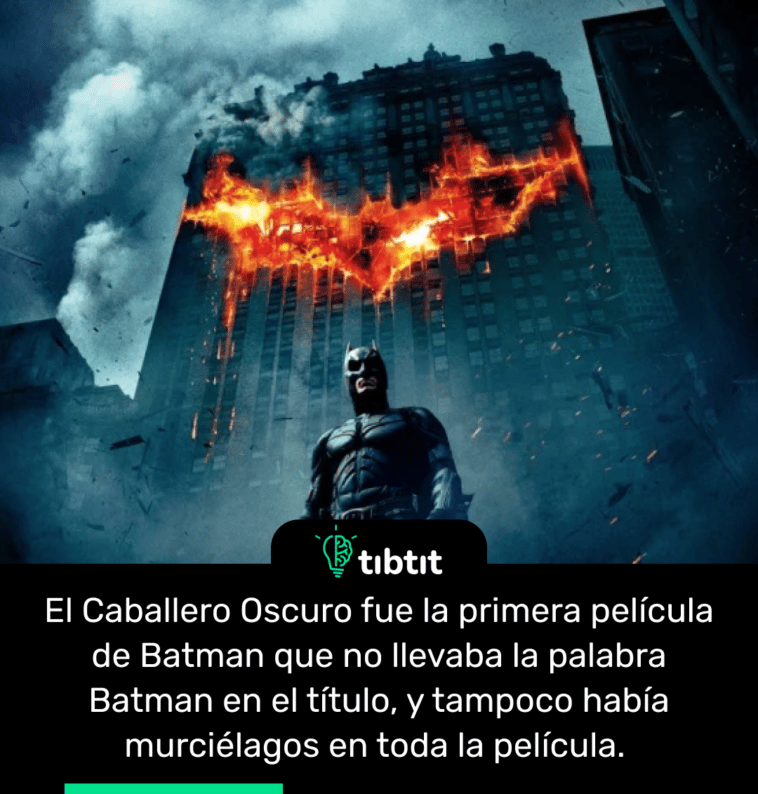 El Caballero Oscuro fue la primera película de Batman que no llevaba la palabra Batman en el título, y tampoco había murciélagos en toda la película.