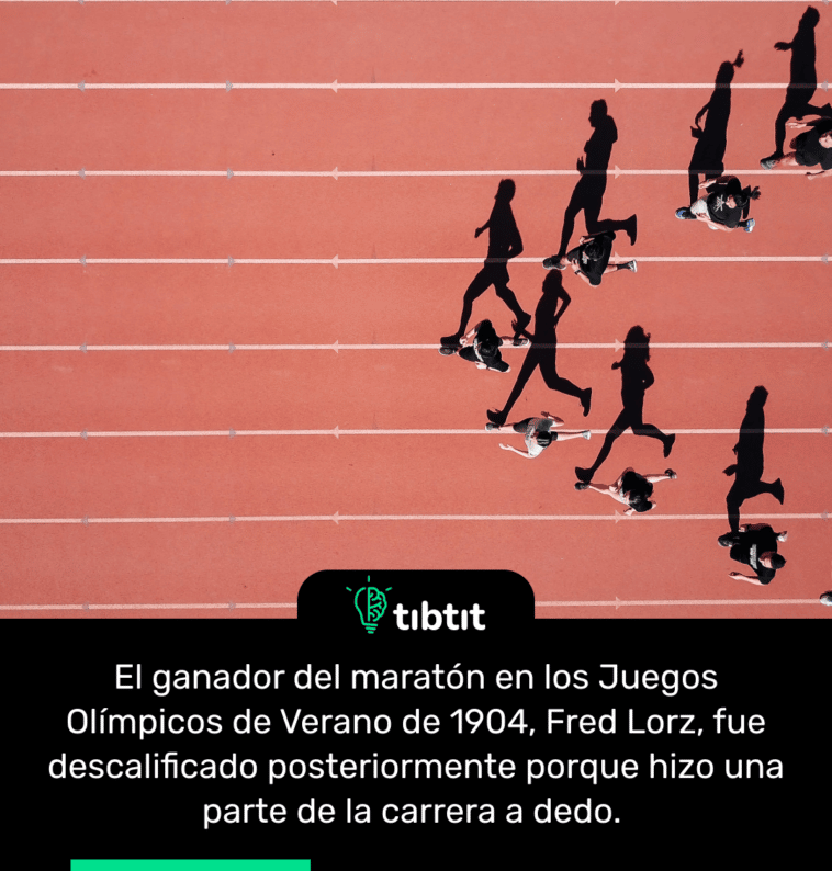 El ganador del maratón en los Juegos Olímpicos de Verano de 1904, Fred Lorz, fue descalificado posteriormente porque hizo una parte de la carrera a dedo.