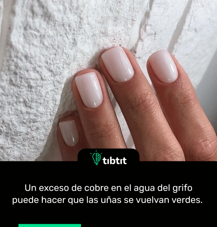 Un exceso de cobre en el agua del grifo puede hacer que las uñas se vuelvan verdes.