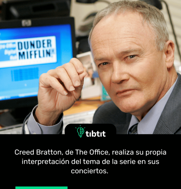 Creed Bratton, de The Office, realiza su propia interpretación del tema de la serie en sus conciertos.