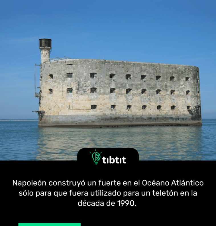 Napoleón construyó un fuerte en el Océano Atlántico sólo para que fuera utilizado para un teletón en la década de 1990.