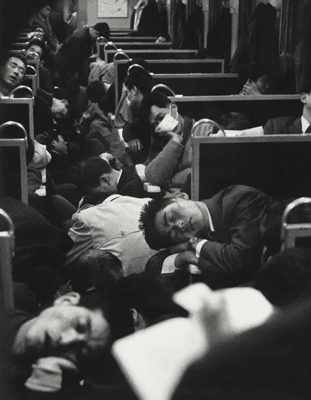 Tren de la madrugada en Japón. (1964)