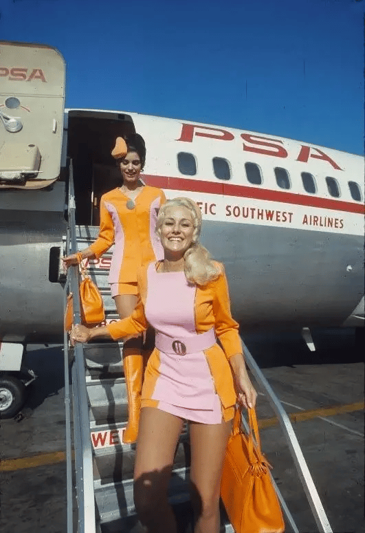 Asistentes de vuelo de Pacific Southwest Airlines en 1972.