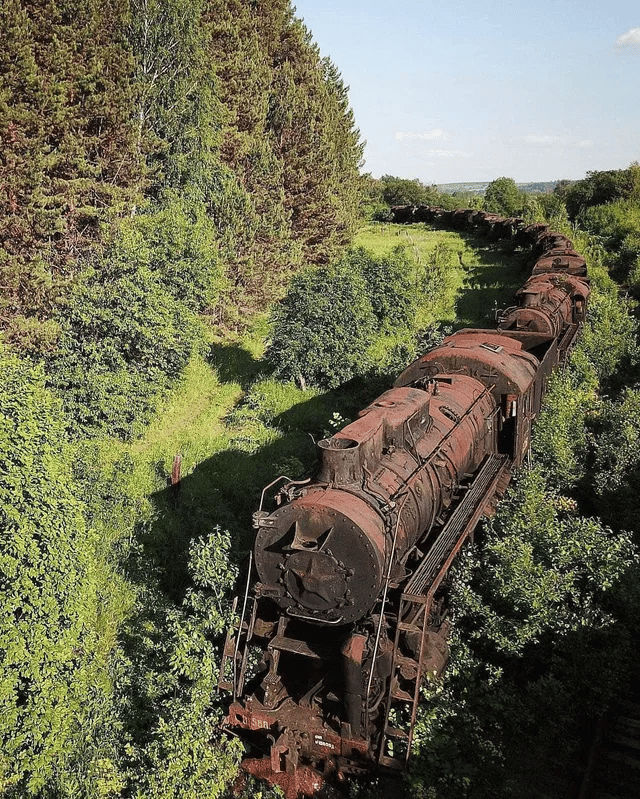 Tren de vapor soviético abandonado. Se encuentra en Siberia.