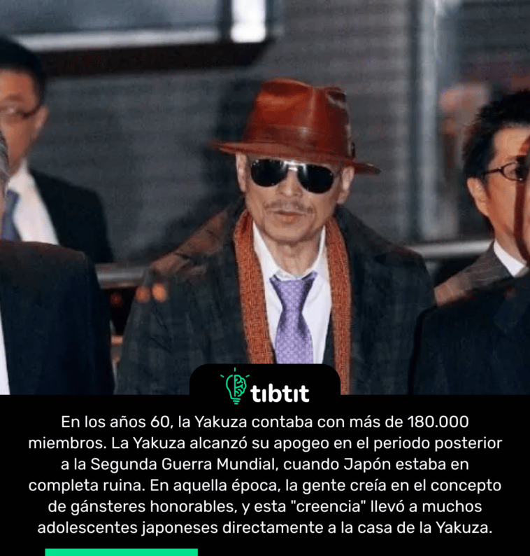 En los años 60, la Yakuza contaba con más de 180.000 miembros. La Yakuza alcanzó su apogeo en el periodo posterior a la Segunda Guerra Mundial, cuando Japón estaba en completa ruina. En aquella época, la gente creía en el concepto de gánsteres honorables, y esta "creencia" llevó a muchos adolescentes japoneses directamente a la casa de la Yakuza.