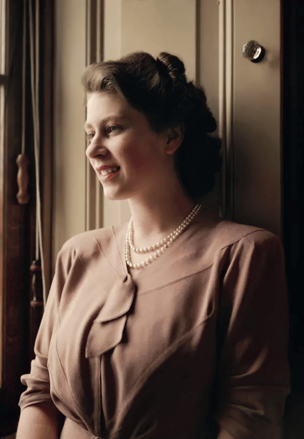 La princesa Isabel, de 20 años, en su salón del Palacio de Buckingham, el 19 de julio de 1946.