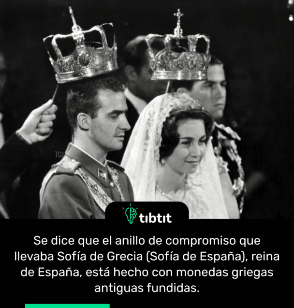 Se dice que el anillo de compromiso que llevaba Sofía de Grecia (Sofía de España), reina de España, está hecho con monedas griegas antiguas fundidas.