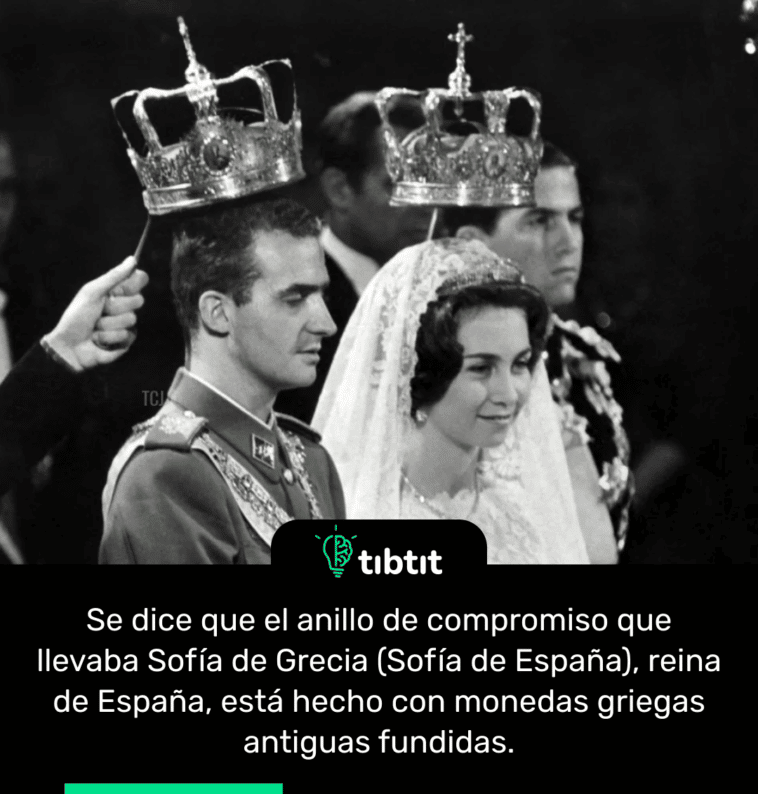 Se dice que el anillo de compromiso que llevaba Sofía de Grecia (Sofía de España), reina de España, está hecho con monedas griegas antiguas fundidas.
