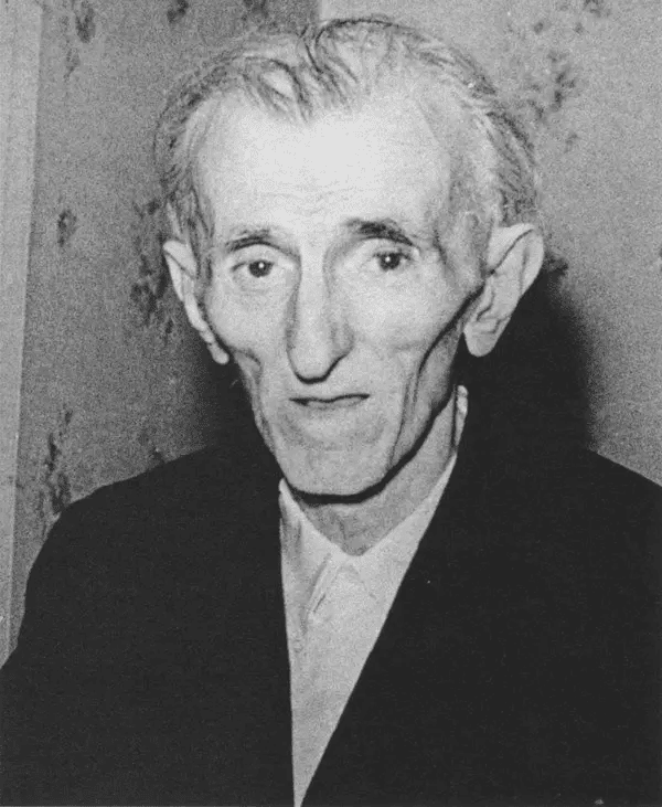 Última foto de Nikola Tesla. (1943). Murió solo, viviendo como un ermitaño en una habitación de hotel.