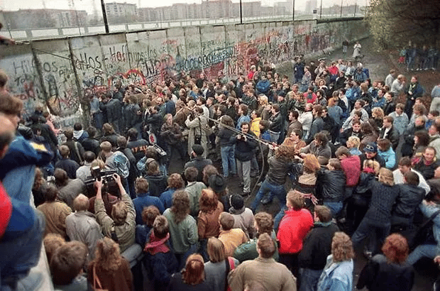 Caída del Muro de Berlín, Alemania. 9 de noviembre de 1989.