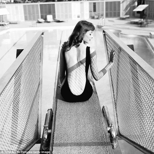 Vikki "The Back" Dougan, 1957. Fue la inspiración para la mujer fatal animada Jessica Rabbit.