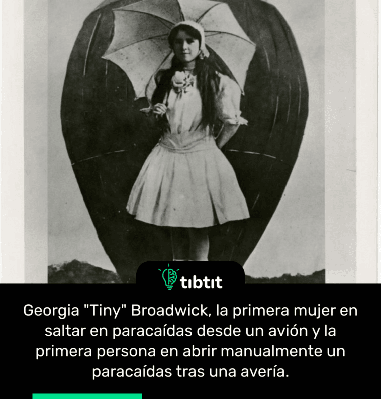 Georgia "Tiny" Broadwick, la primera mujer en saltar en paracaídas desde un avión y la primera persona en abrir manualmente un paracaídas tras una avería.