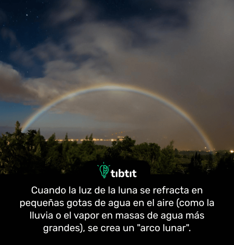 Cuando la luz de la luna se refracta en pequeñas gotas de agua en el aire (como la lluvia o el vapor en masas de agua más grandes), se crea un "arco lunar".