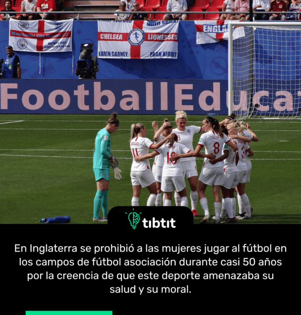 En Inglaterra se prohibió a las mujeres jugar al fútbol en los campos de fútbol asociación durante casi 50 años por la creencia de que este deporte amenazaba su salud y su moral.