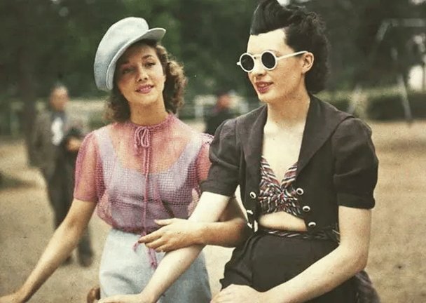Rara fotografía en color de dos parisinos de 1930.