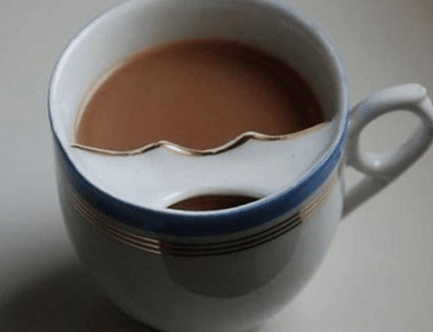 En la época victoriana, había tazas de té especiales diseñadas para evitar que el bigote del bebedor se metiera en el té.