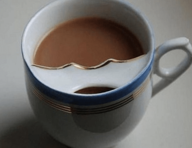 En la época victoriana, había tazas de té especiales diseñadas para evitar que el bigote del bebedor se metiera en el té.
