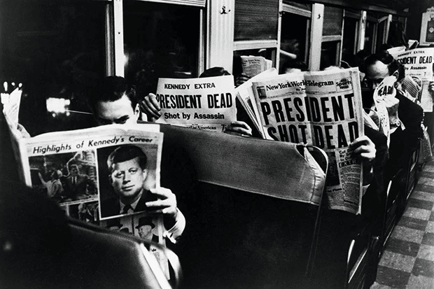 Los teóricos de la conspiración han acusado a los Illuminati de ser los culpables de numerosos asesinatos, incluido el de John F. Kennedy (Foto de Carl Mydans/The LIFE Picture Collection a través de Getty Images)
