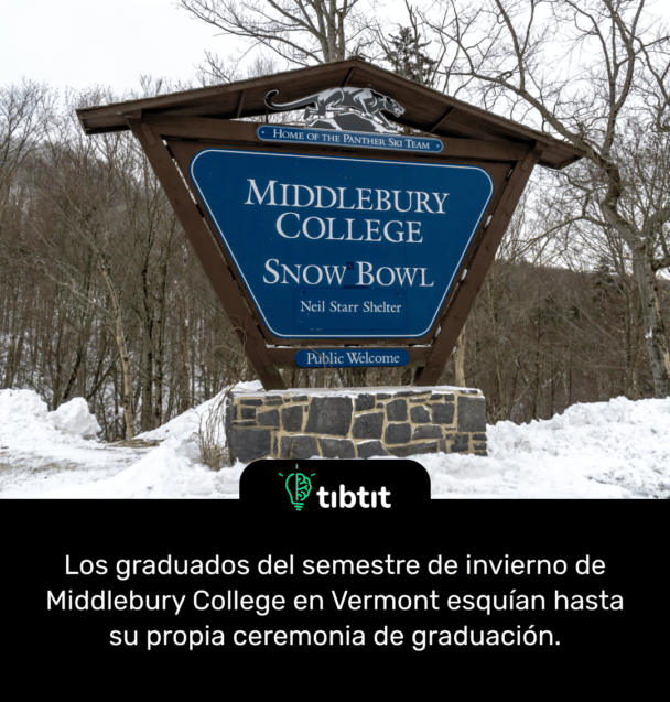 Los graduados del semestre de invierno de Middlebury College en Vermont esquían hasta su propia ceremonia de graduación.