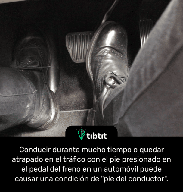 Conducir durante mucho tiempo o quedar atrapado en el tráfico con el pie presionado en el pedal del freno en un automóvil puede causar una condición de "pie del conductor".
