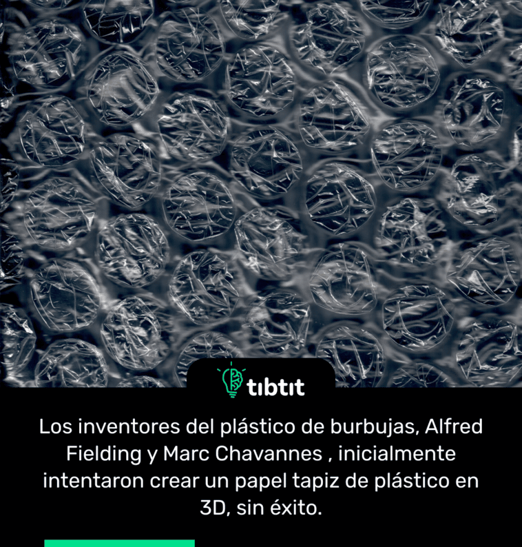 Los inventores del plástico de burbujas, Alfred Fielding y Marc Chavannes , inicialmente intentaron crear un papel tapiz de plástico en 3D, sin éxito.