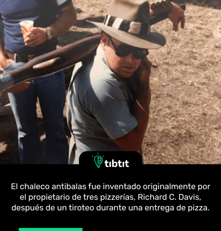 El chaleco antibalas fue inventado originalmente por el propietario de tres pizzerías, Richard C. Davis, después de un tiroteo durante una entrega de pizza.