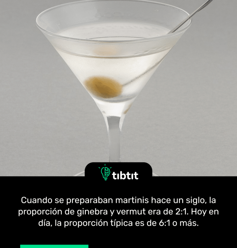 Cuando se preparaban martinis hace un siglo, la proporción de ginebra y vermut era de 2:1. Hoy en día, la proporción típica es de 6:1 o más.