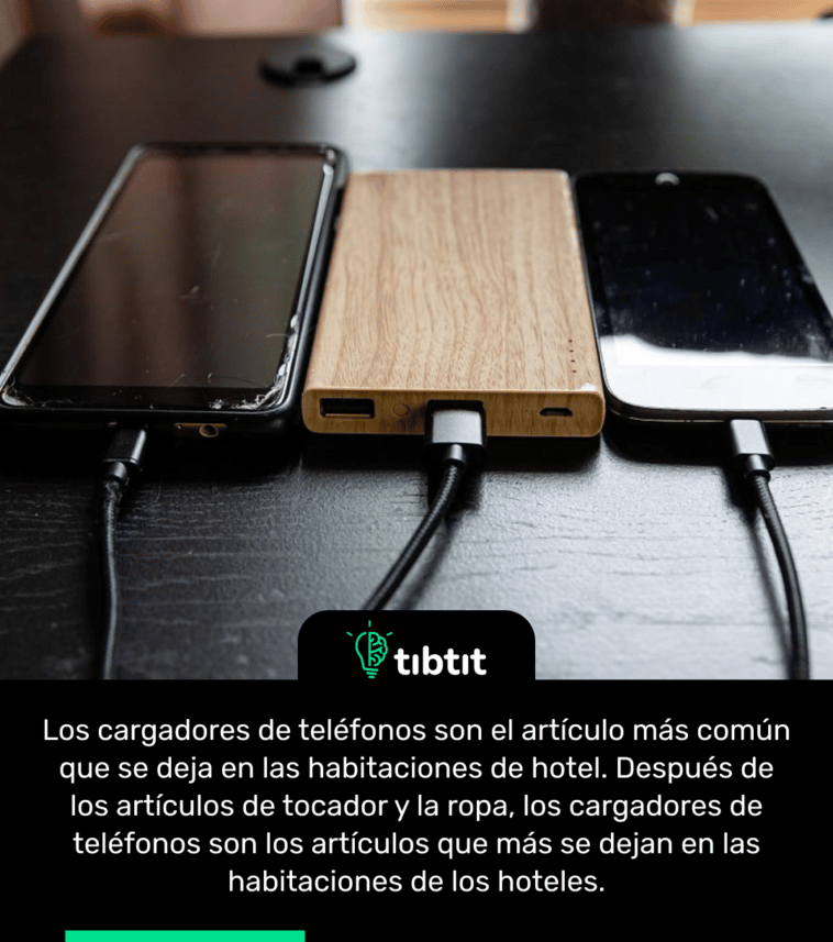 Los cargadores de teléfonos son el artículo más común que se deja en las habitaciones de hotel. Después de los artículos de tocador y la ropa, los cargadores de teléfonos son los artículos que más se dejan en las habitaciones de los hoteles.