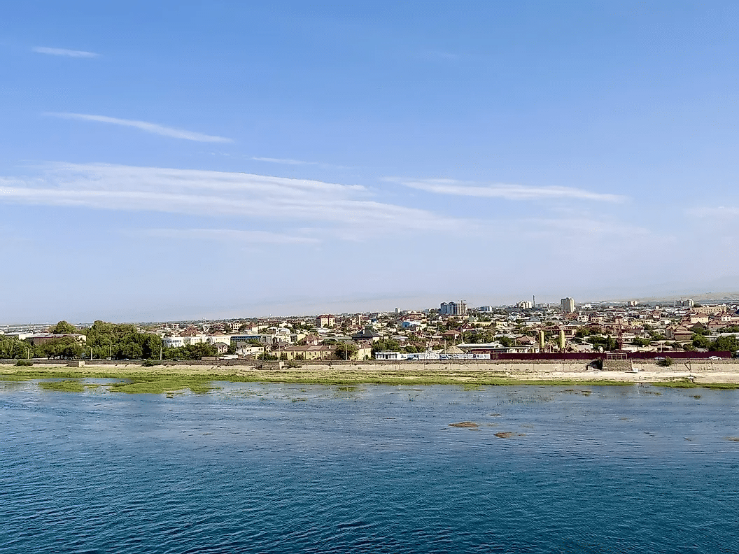 Hermosa ciudad de Khujand, Tayikistán, a orillas del río Amu Darya.