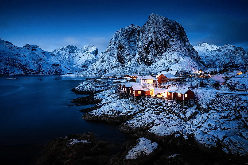 Hamnøy durante la noche polar en Noruega.