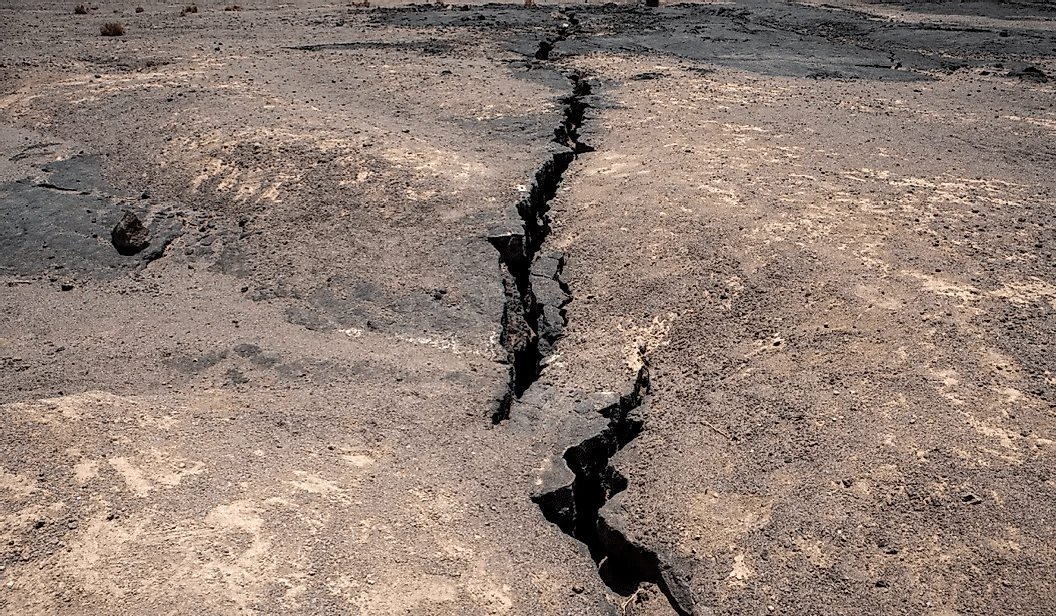 El cruce triple de Afar se encuentra a lo largo de un límite de placa divergente que divide las placas de Nubia, Somalia y Arabia en Djibouti.