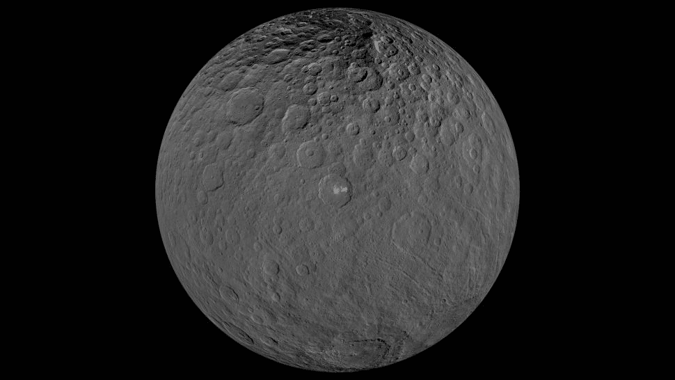 Una proyección ortográfica de la nave espacial Dawn de la NASA, que muestra el planeta enano Ceres. Se enfoca en el área más brillante de Ceres, el cráter Occator. (Crédito de la imagen: NASA/JPL-Caltech/UCLA/MPS/DLR/IDA)