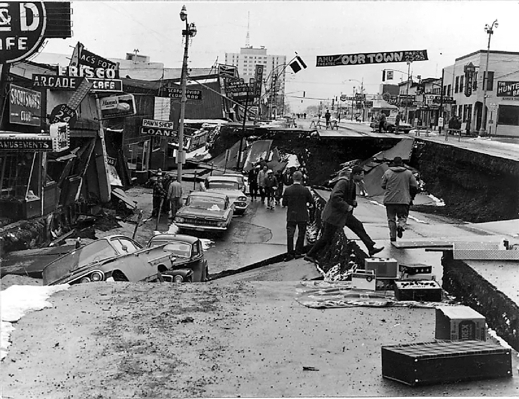 Daños en la Cuarta Avenida, Anchorage, Alaska, causados por el terremoto de 1964.