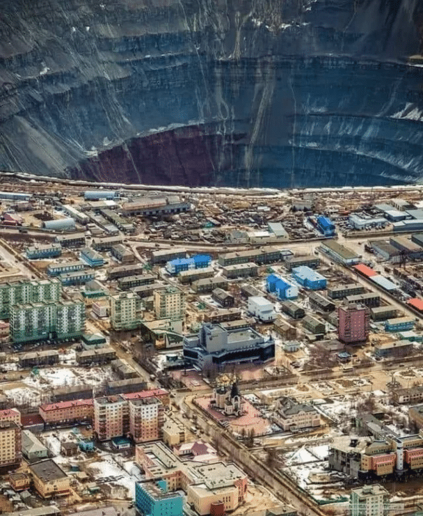 Una de las minas de diamantes más profundas del mundo, ubicada en Rusia.