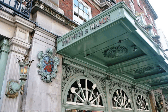Gran entrada principal de Fortnum & Mason.Wikipedia/Elisa Rolle CC4.0