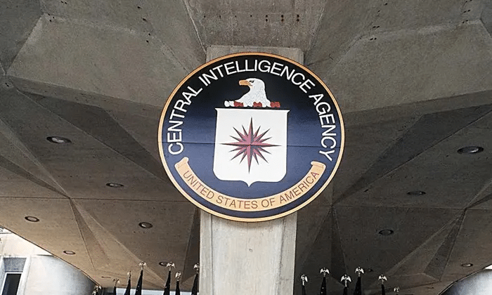 Desde 1965 hasta 1968, la CIA colaboró con la Oficina de Inteligencia de la India y el gobierno indio para instalar un dispositivo de detección de energía nuclear basado en plutonio en el pico Nanda que escucharía a escondidas a China.Sede de la CIA Langley