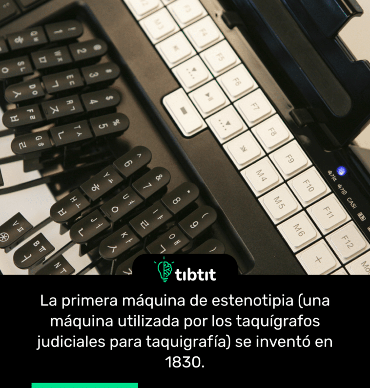 La primera máquina de estenotipia (una máquina utilizada por los taquígrafos judiciales para taquigrafía) se inventó en 1830.