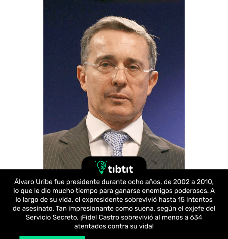 Álvaro Uribe fue presidente durante ocho años, de 2002 a 2010, lo que le dio mucho tiempo para ganarse enemigos poderosos. A lo largo de su vida, el expresidente sobrevivió hasta 15 intentos de asesinato. Tan impresionante como suena, según el exjefe del Servicio Secreto, ¡Fidel Castro sobrevivió al menos a 634 atentados contra su vida!