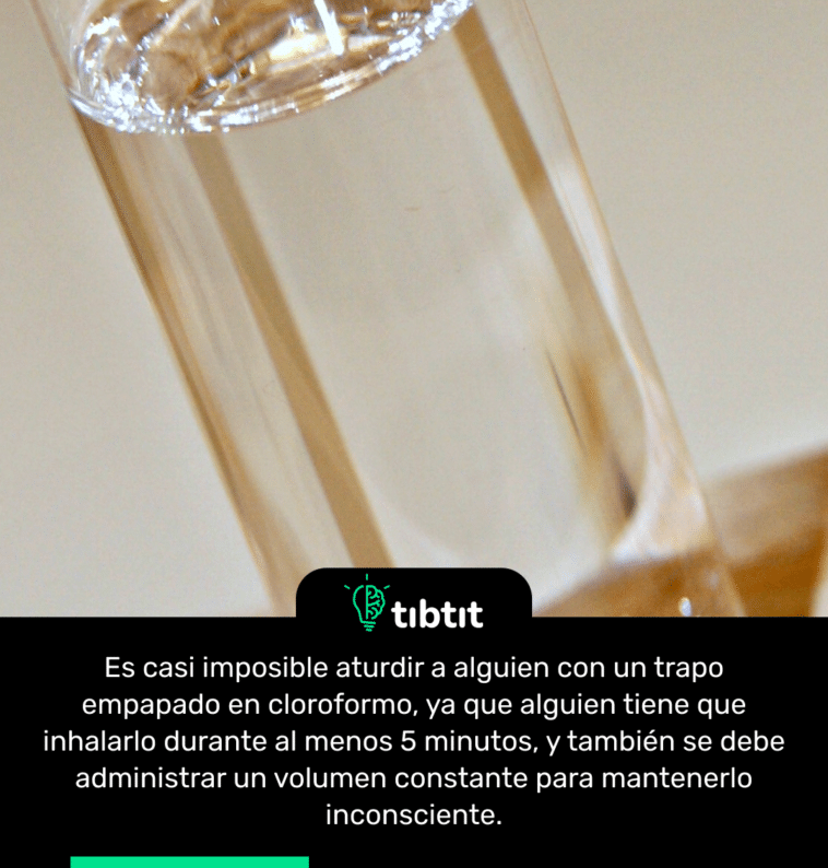 Es casi imposible aturdir a alguien con un trapo empapado en cloroformo, ya que alguien tiene que inhalarlo durante al menos 5 minutos, y también se debe administrar un volumen constante para mantenerlo inconsciente.
