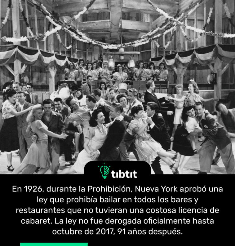En 1926, durante la Prohibición, Nueva York aprobó una ley que prohibía bailar en todos los bares y restaurantes que no tuvieran una costosa licencia de cabaret. La ley no fue derogada oficialmente hasta octubre de 2017, 91 años después.