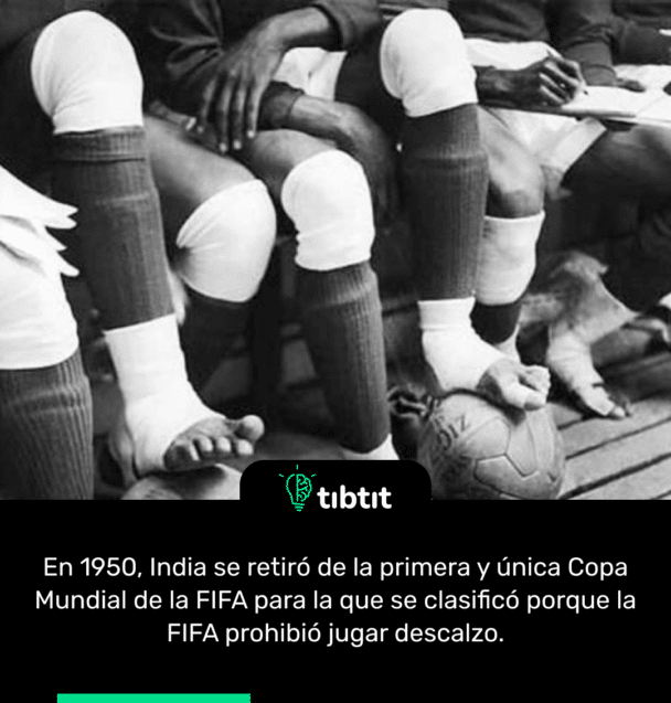 En 1950, India se retiró de la primera y única Copa Mundial de la FIFA para la que se clasificó porque la FIFA prohibió jugar descalzo.