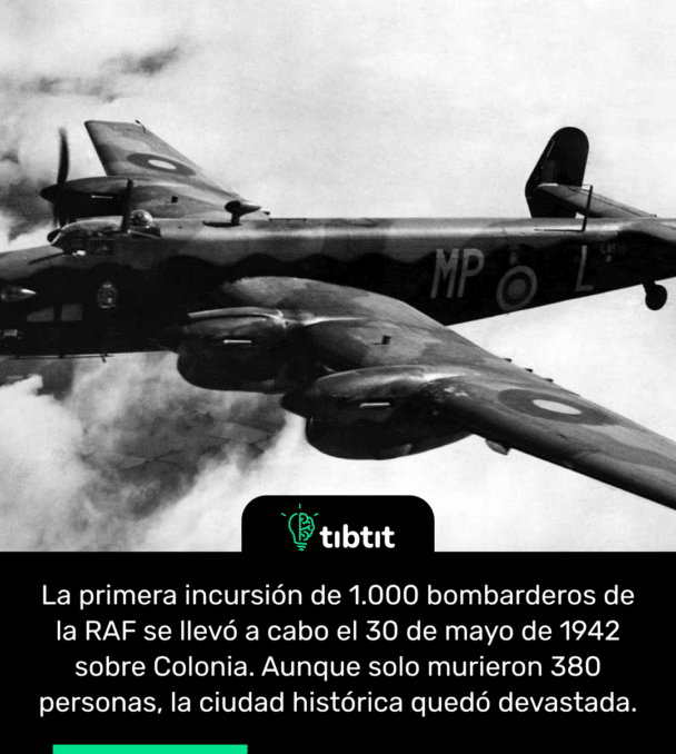 La primera incursión de 1.000 bombarderos de la RAF se llevó a cabo el 30 de mayo de 1942 sobre Colonia. Aunque solo murieron 380 personas, la ciudad histórica quedó devastada.
