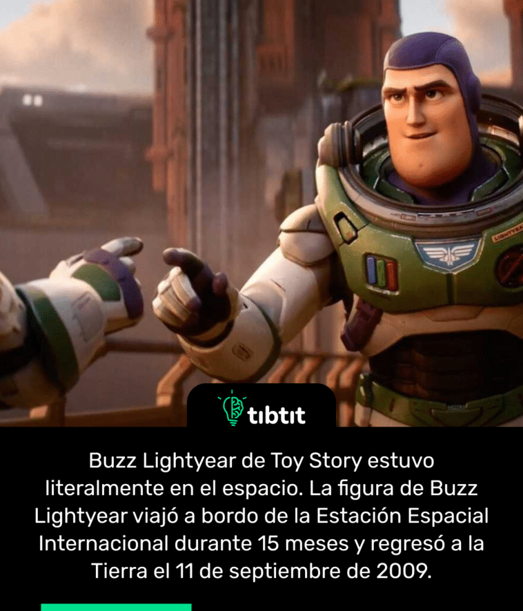 Buzz Lightyear de Toy Story estuvo literalmente en el espacio. La figura de Buzz Lightyear viajó a bordo de la Estación Espacial Internacional durante 15 meses y regresó a la Tierra el 11 de septiembre de 2009.