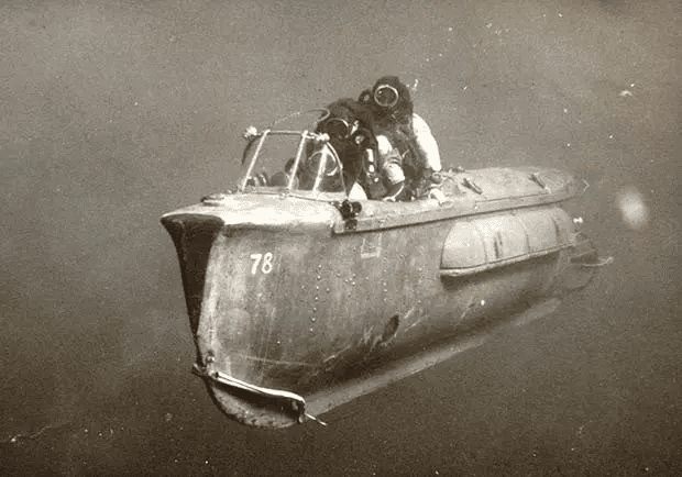 Vehículo submarino en uso por la unidad de comando israelí. 1967.